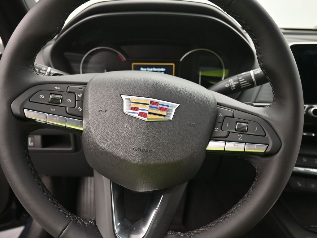 Cadillac CT4 Vehicle Full-screen Gallery Image 13