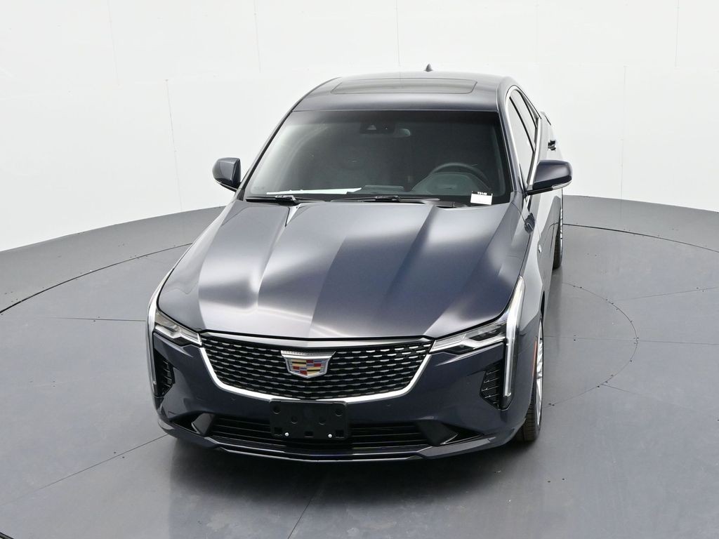 Cadillac CT4 Vehicle Full-screen Gallery Image 16