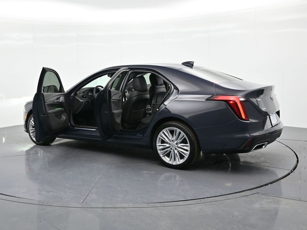 Cadillac CT4 Vehicle Full-screen Gallery Image 24