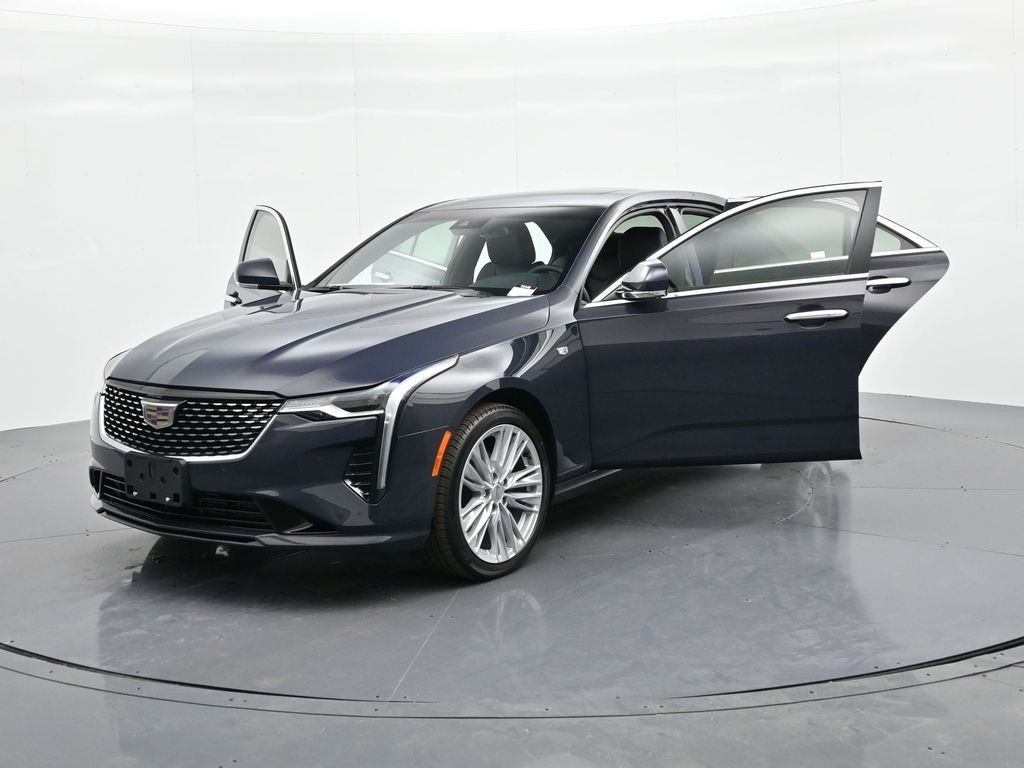 Cadillac CT4 Vehicle Full-screen Gallery Image 25