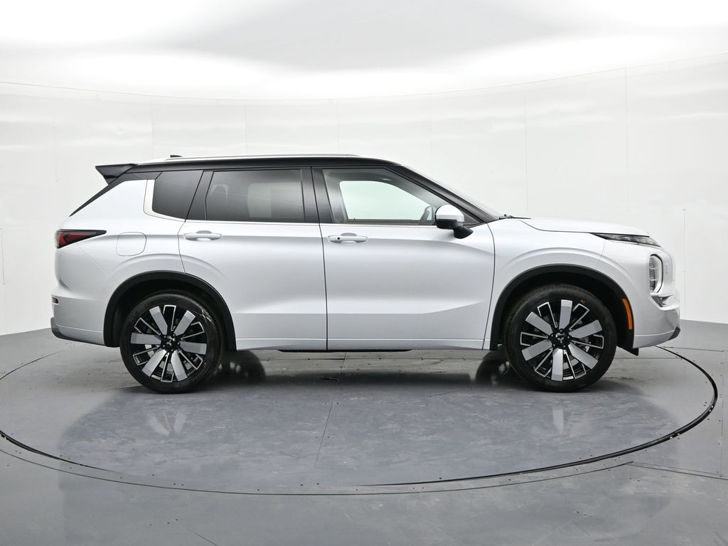 Mitsubishi Outlander Vehicle Full-screen Gallery Image 5