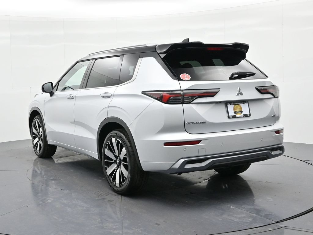 Mitsubishi Outlander Vehicle Full-screen Gallery Image 8