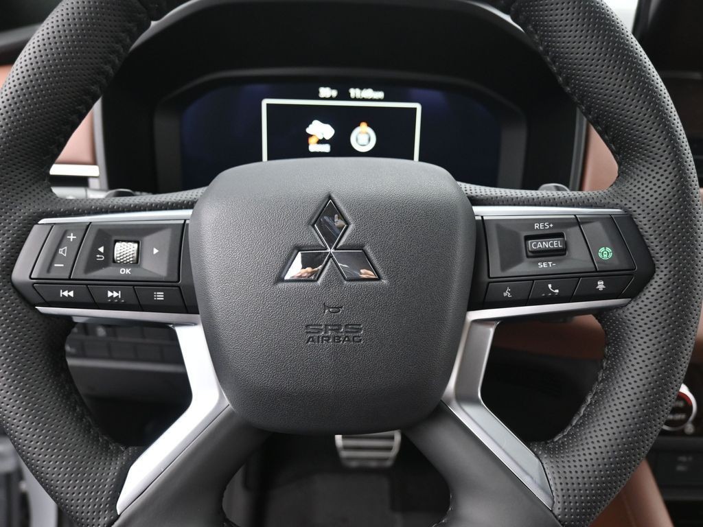 Mitsubishi Outlander Vehicle Full-screen Gallery Image 14
