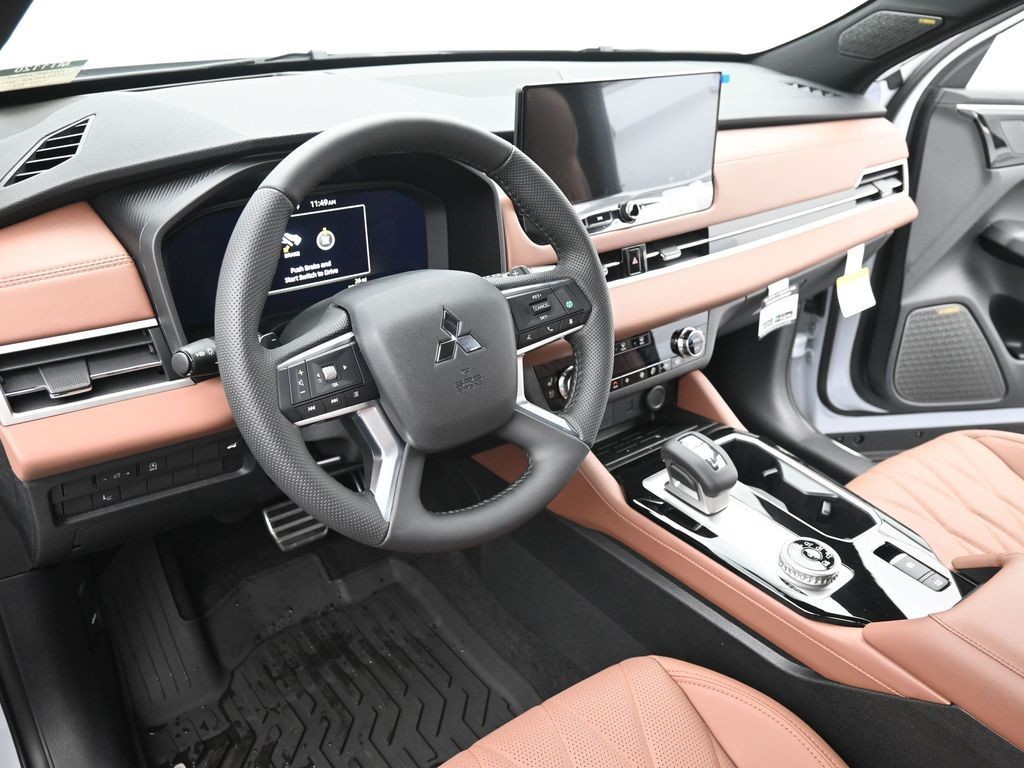Mitsubishi Outlander Vehicle Full-screen Gallery Image 16