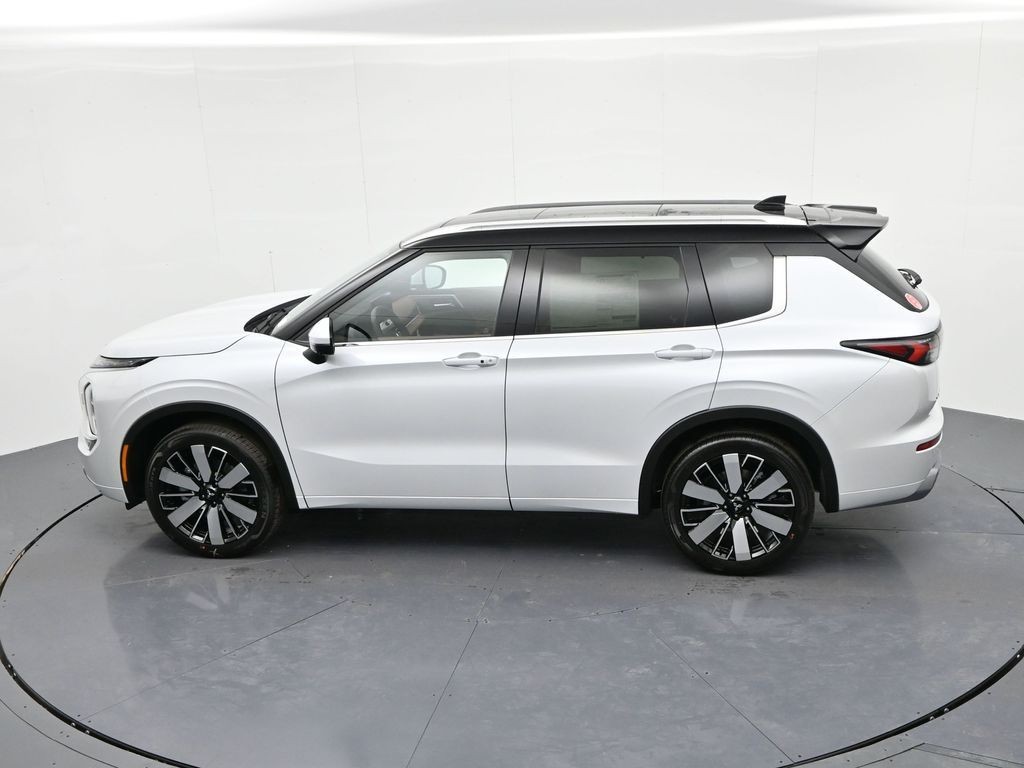Mitsubishi Outlander Vehicle Full-screen Gallery Image 21
