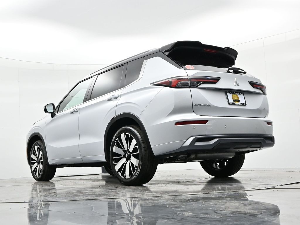 Mitsubishi Outlander Vehicle Full-screen Gallery Image 22