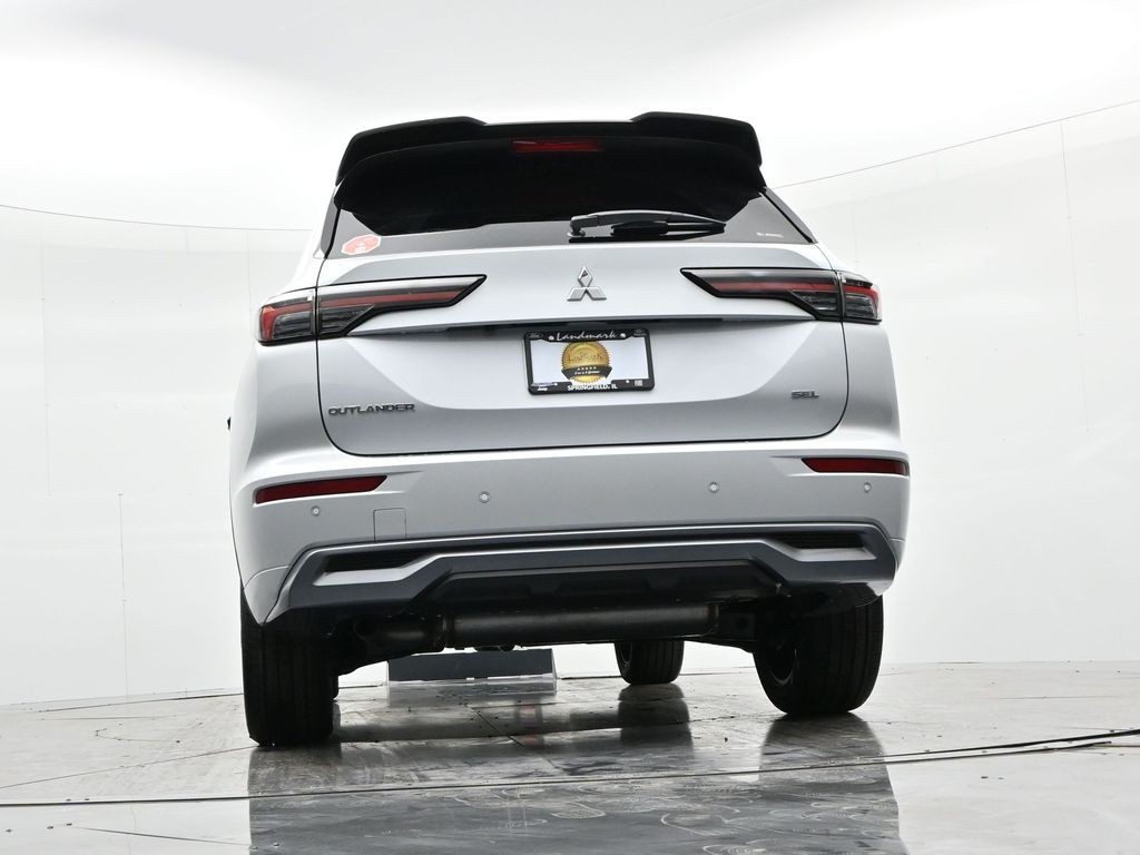 Mitsubishi Outlander Vehicle Full-screen Gallery Image 23