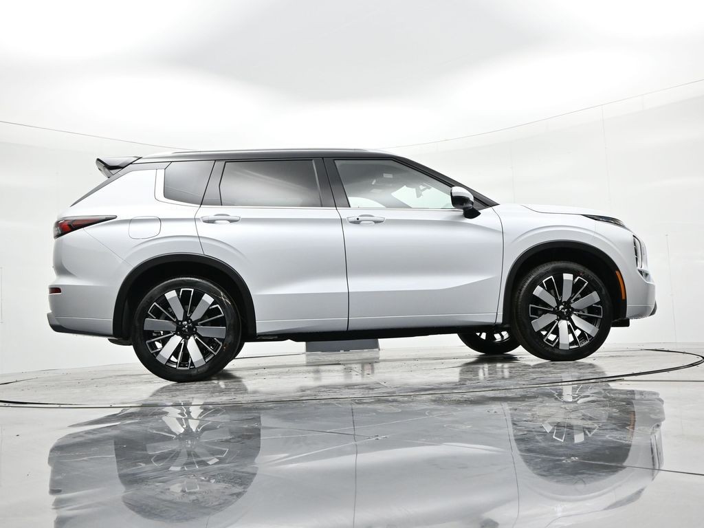Mitsubishi Outlander Vehicle Full-screen Gallery Image 25