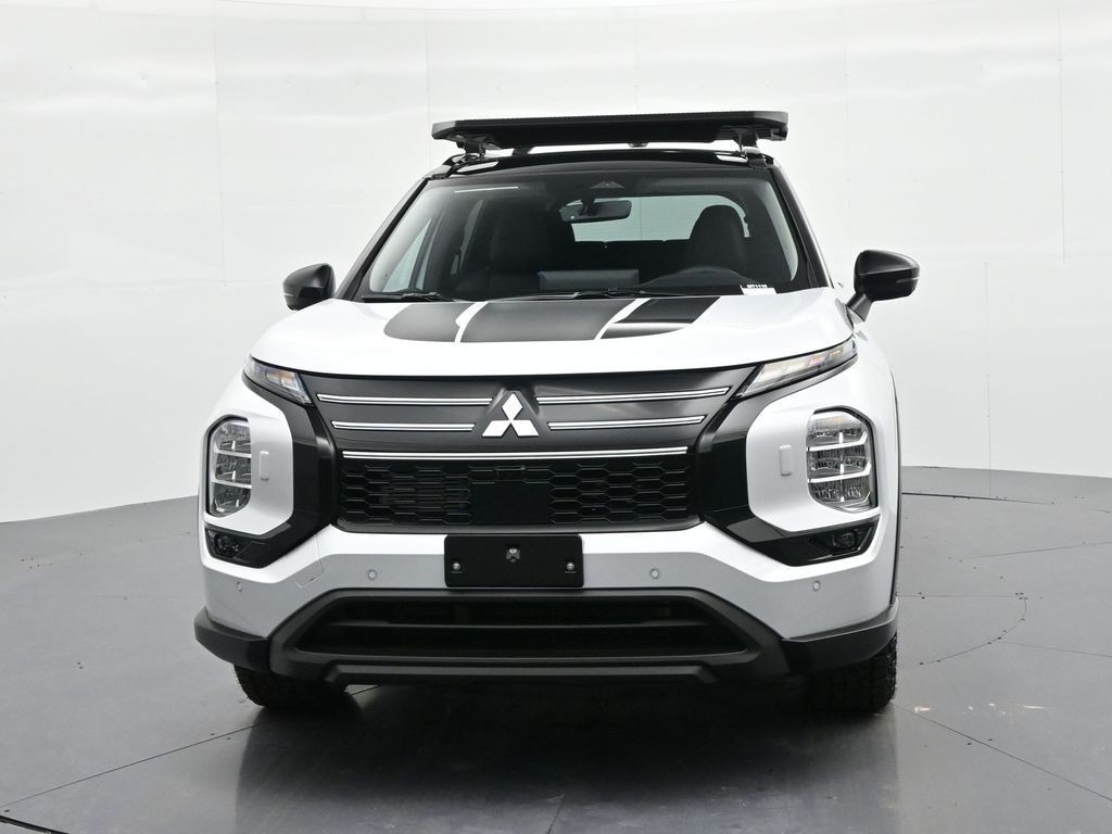 Mitsubishi Outlander Vehicle Full-screen Gallery Image 3