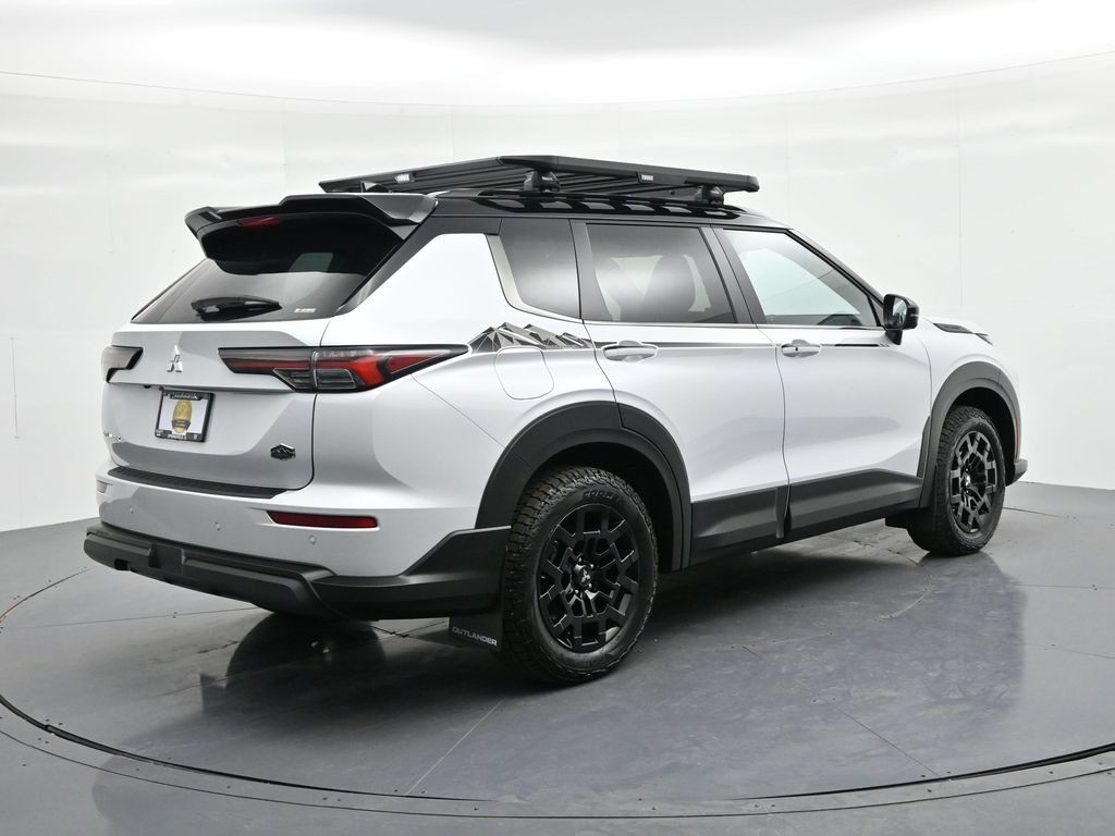 Mitsubishi Outlander Vehicle Full-screen Gallery Image 6