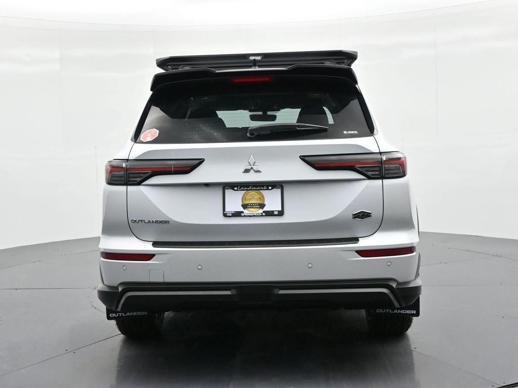 Mitsubishi Outlander Vehicle Full-screen Gallery Image 7