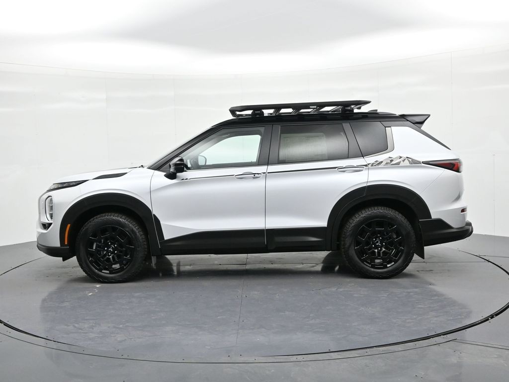 Mitsubishi Outlander Vehicle Full-screen Gallery Image 9