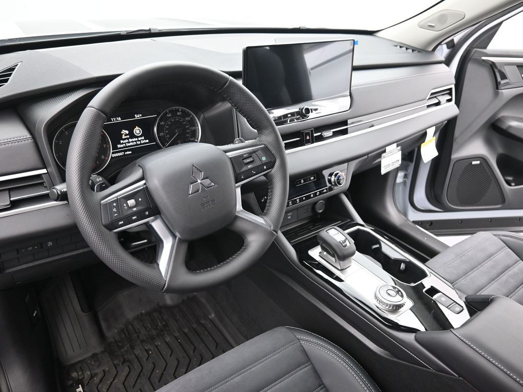 Mitsubishi Outlander Vehicle Full-screen Gallery Image 17