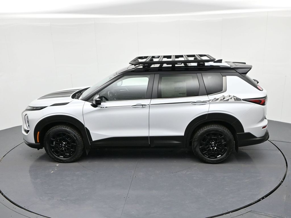 Mitsubishi Outlander Vehicle Full-screen Gallery Image 21