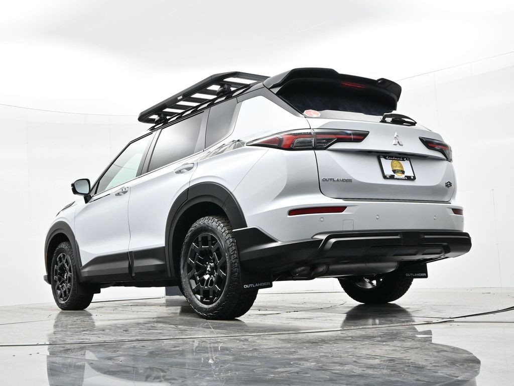 Mitsubishi Outlander Vehicle Full-screen Gallery Image 22