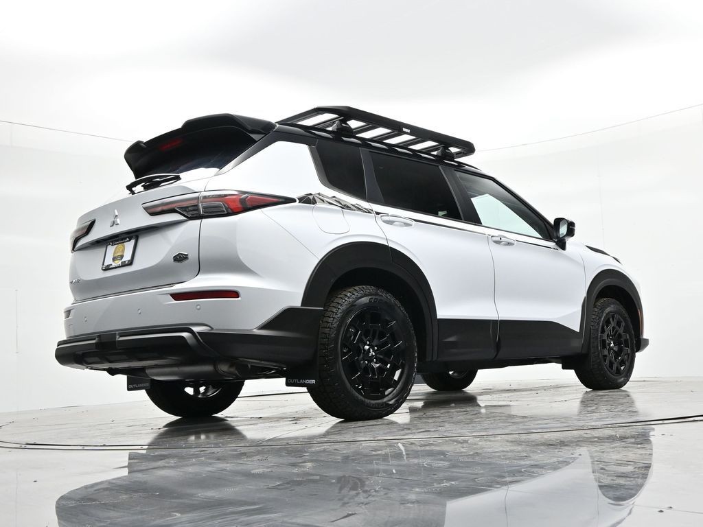 Mitsubishi Outlander Vehicle Full-screen Gallery Image 24