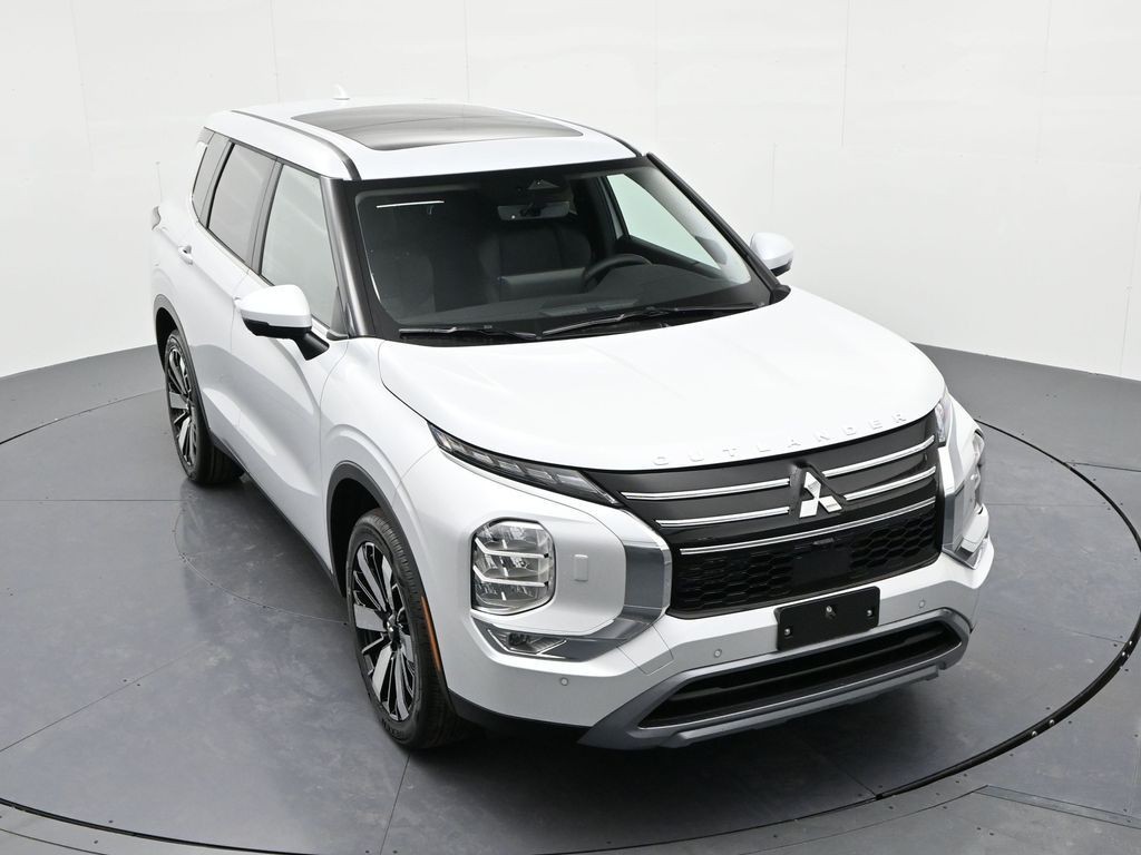 Mitsubishi Outlander Vehicle Full-screen Gallery Image 17