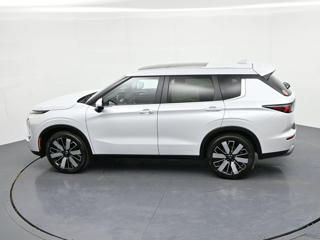Mitsubishi Outlander Vehicle Full-screen Gallery Image 20