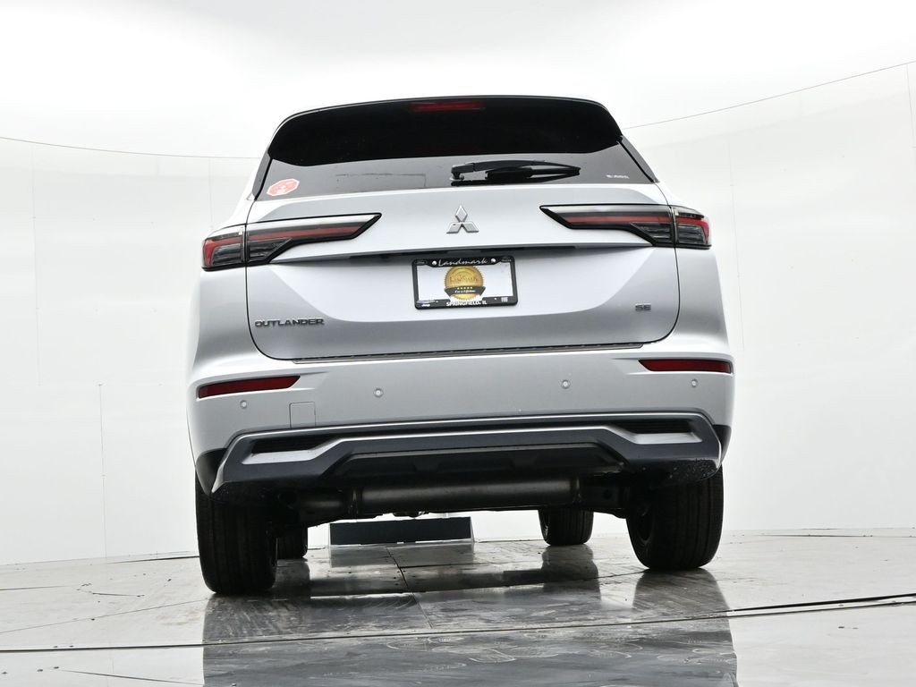 Mitsubishi Outlander Vehicle Full-screen Gallery Image 22