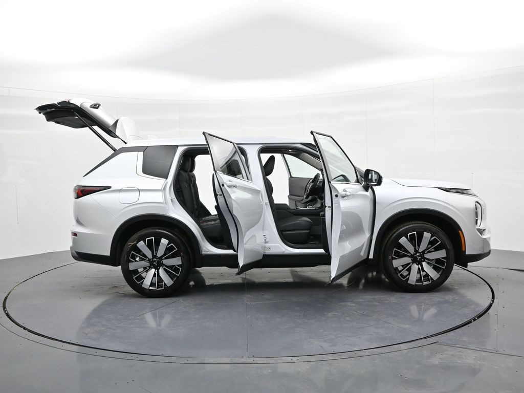 Mitsubishi Outlander Vehicle Full-screen Gallery Image 25