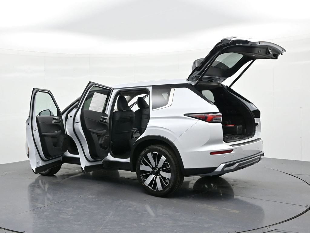 Mitsubishi Outlander Vehicle Full-screen Gallery Image 26