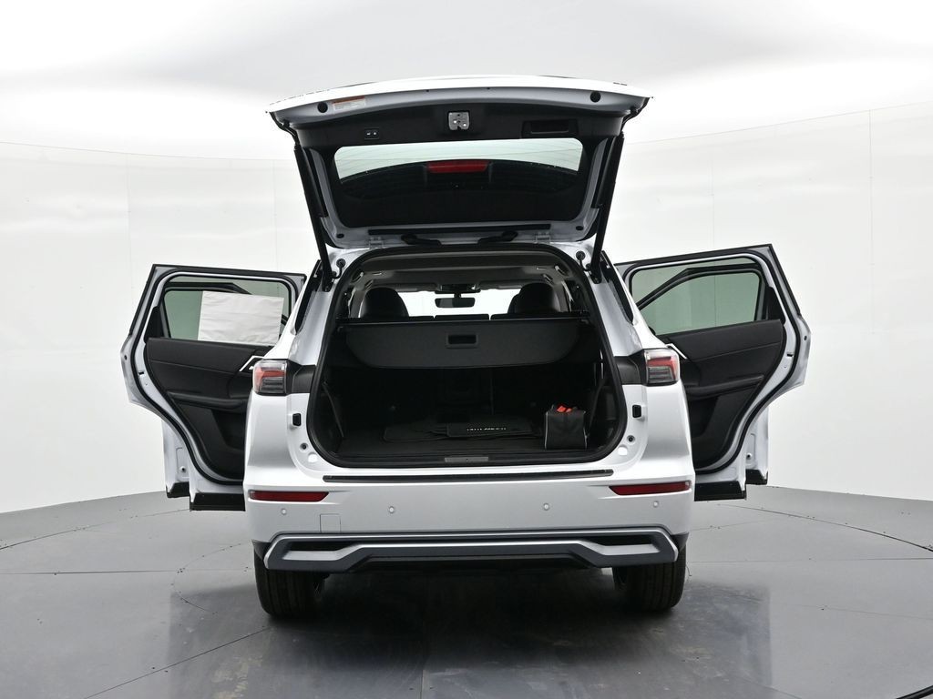 Mitsubishi Outlander Vehicle Full-screen Gallery Image 28