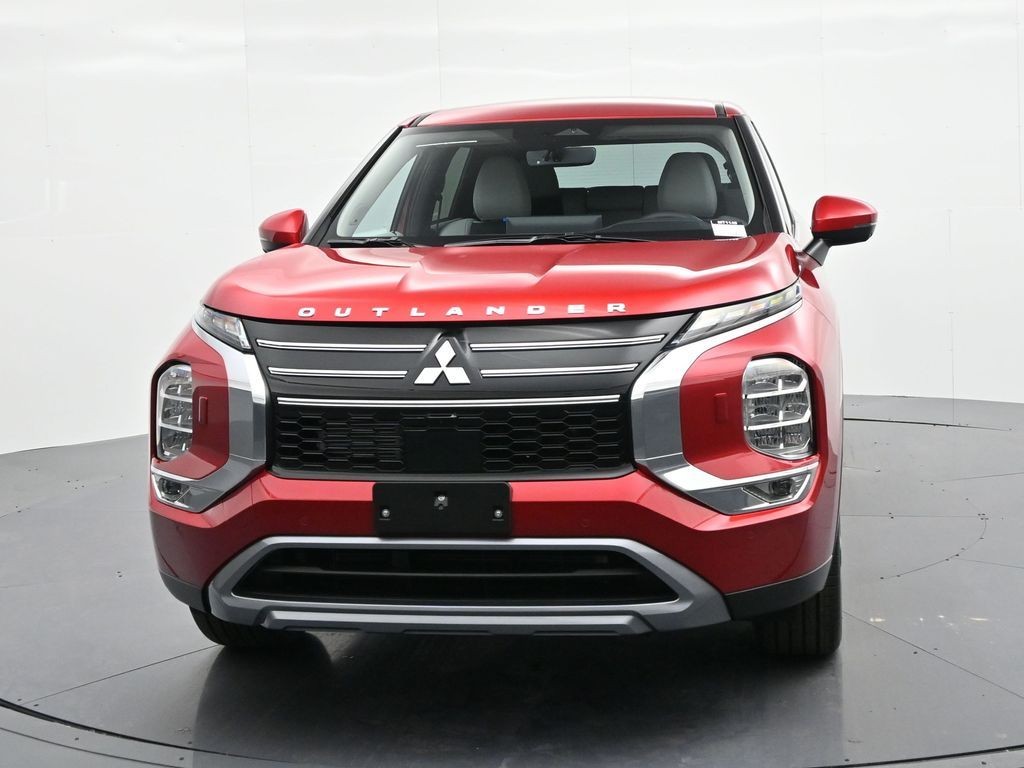 Mitsubishi Outlander Vehicle Full-screen Gallery Image 3