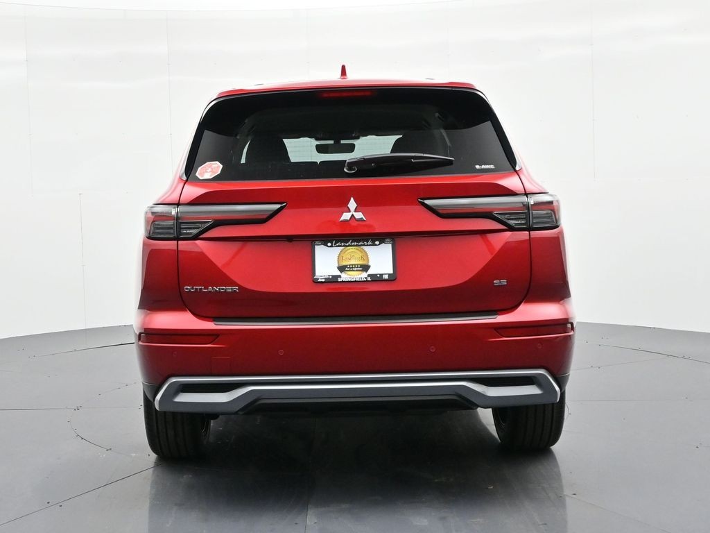 Mitsubishi Outlander Vehicle Full-screen Gallery Image 7