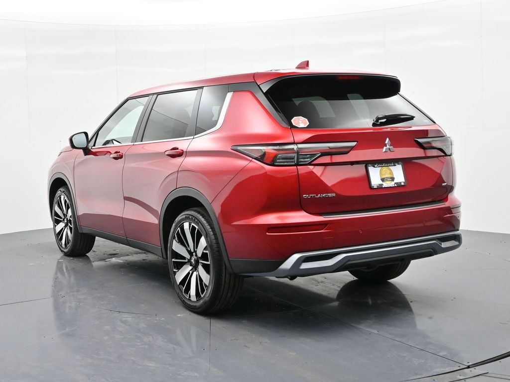 Mitsubishi Outlander Vehicle Full-screen Gallery Image 8