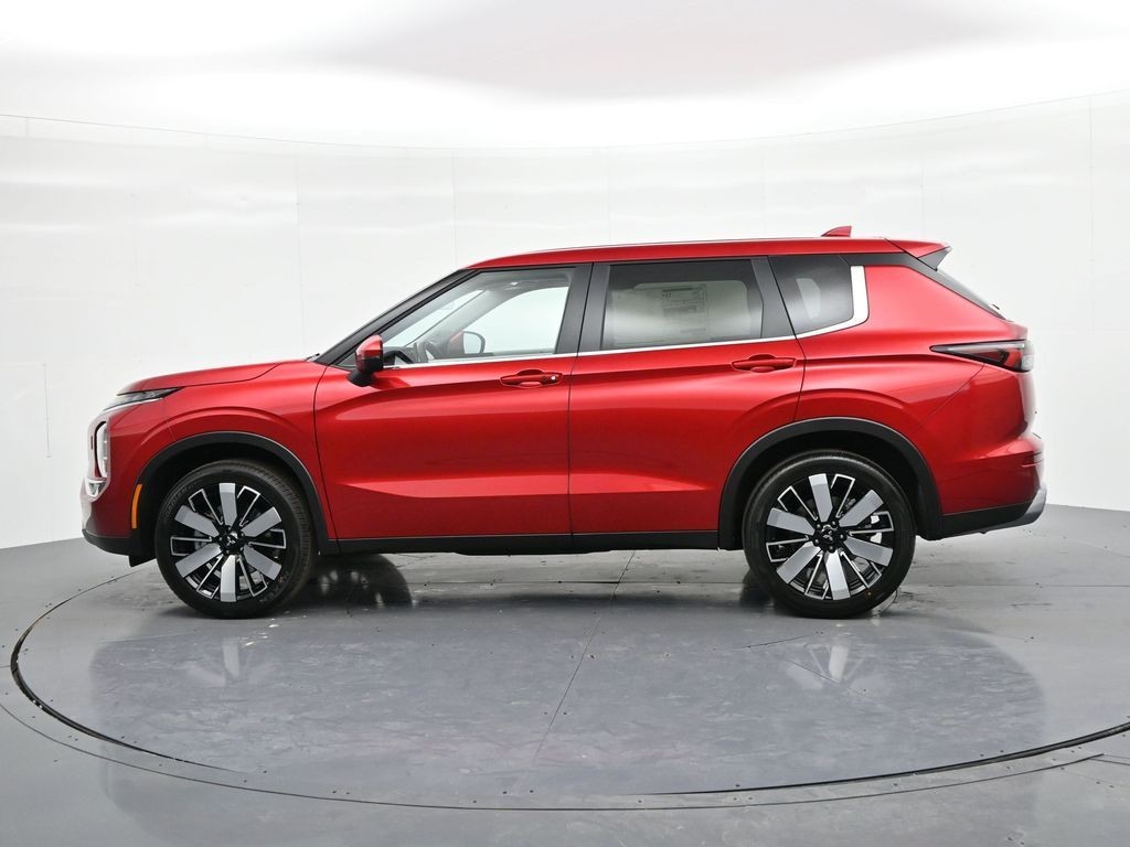 Mitsubishi Outlander Vehicle Full-screen Gallery Image 9