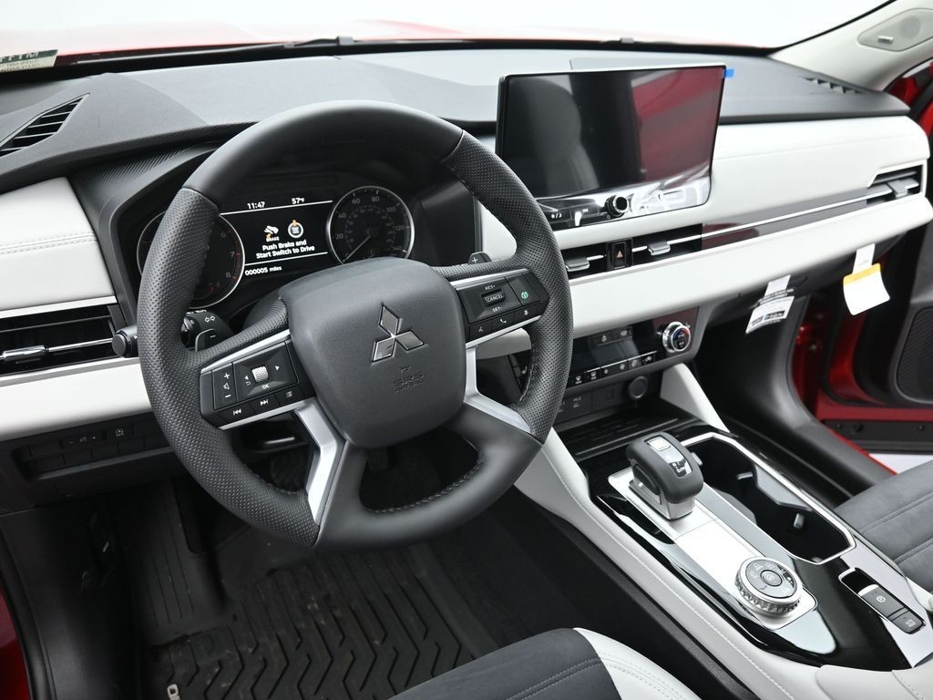 Mitsubishi Outlander Vehicle Full-screen Gallery Image 15