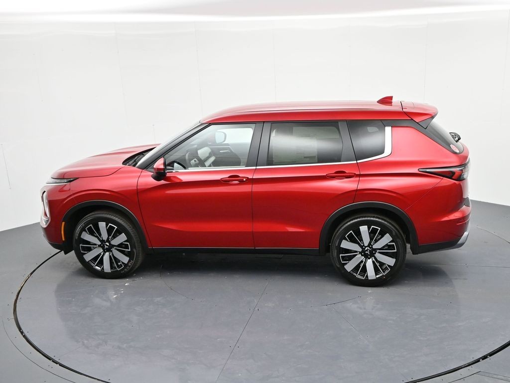 Mitsubishi Outlander Vehicle Full-screen Gallery Image 20