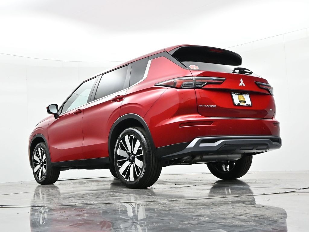 Mitsubishi Outlander Vehicle Full-screen Gallery Image 21