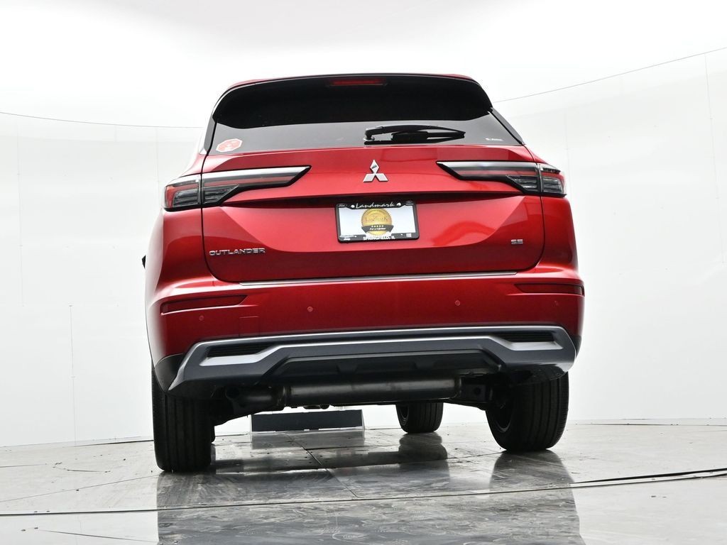 Mitsubishi Outlander Vehicle Full-screen Gallery Image 22