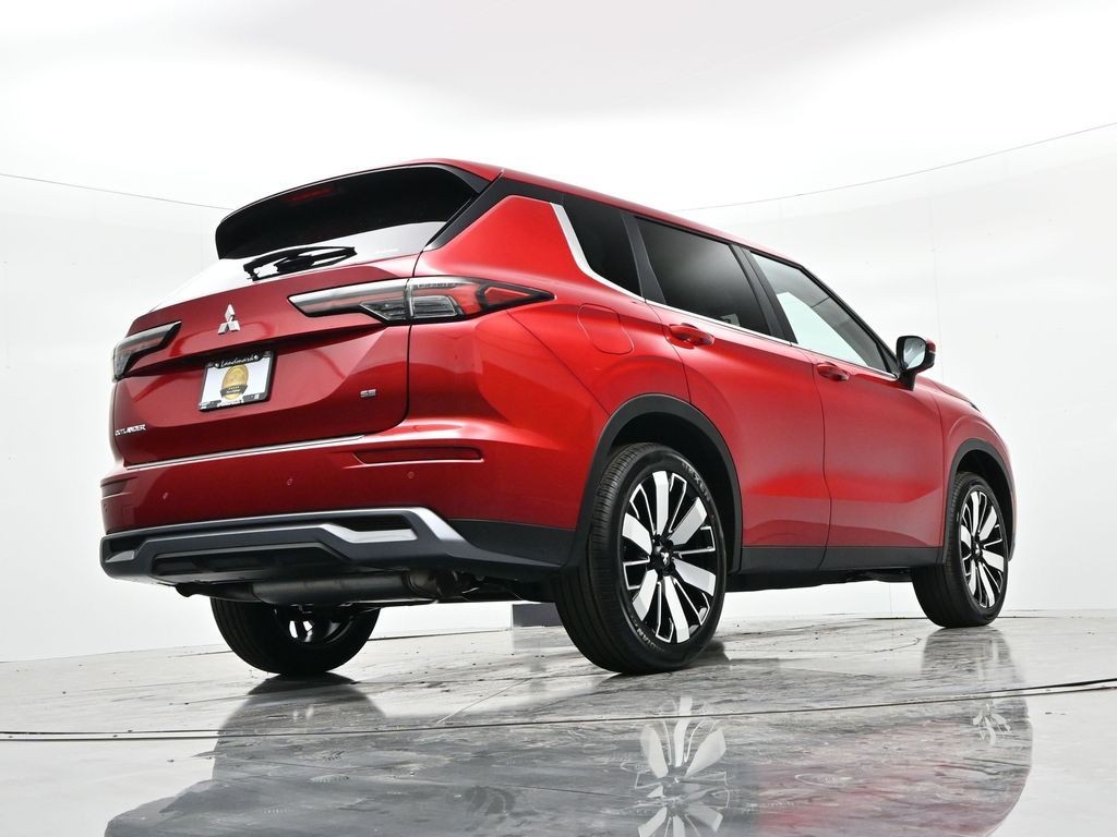 Mitsubishi Outlander Vehicle Full-screen Gallery Image 23