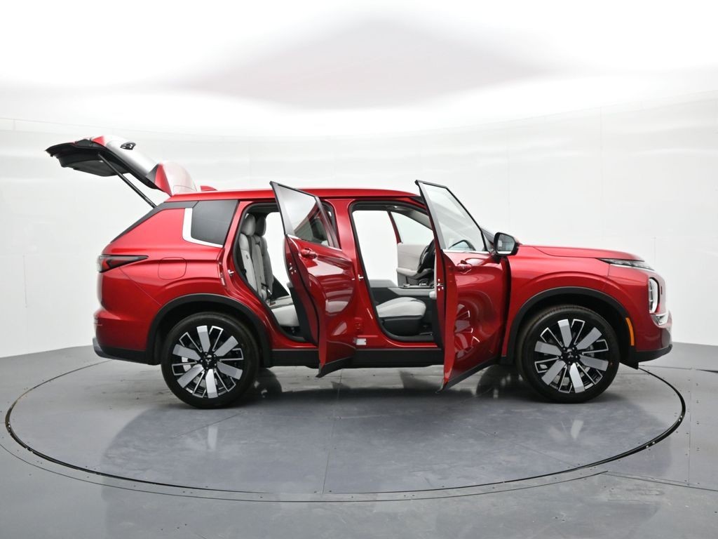 Mitsubishi Outlander Vehicle Full-screen Gallery Image 25