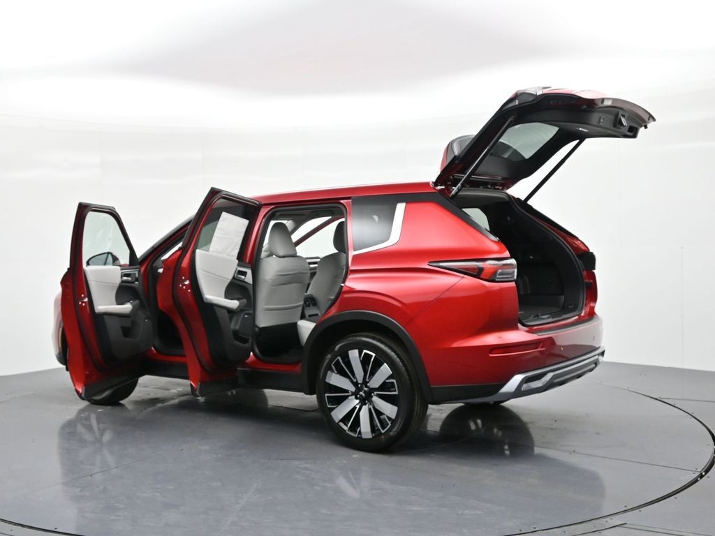 Mitsubishi Outlander Vehicle Full-screen Gallery Image 26