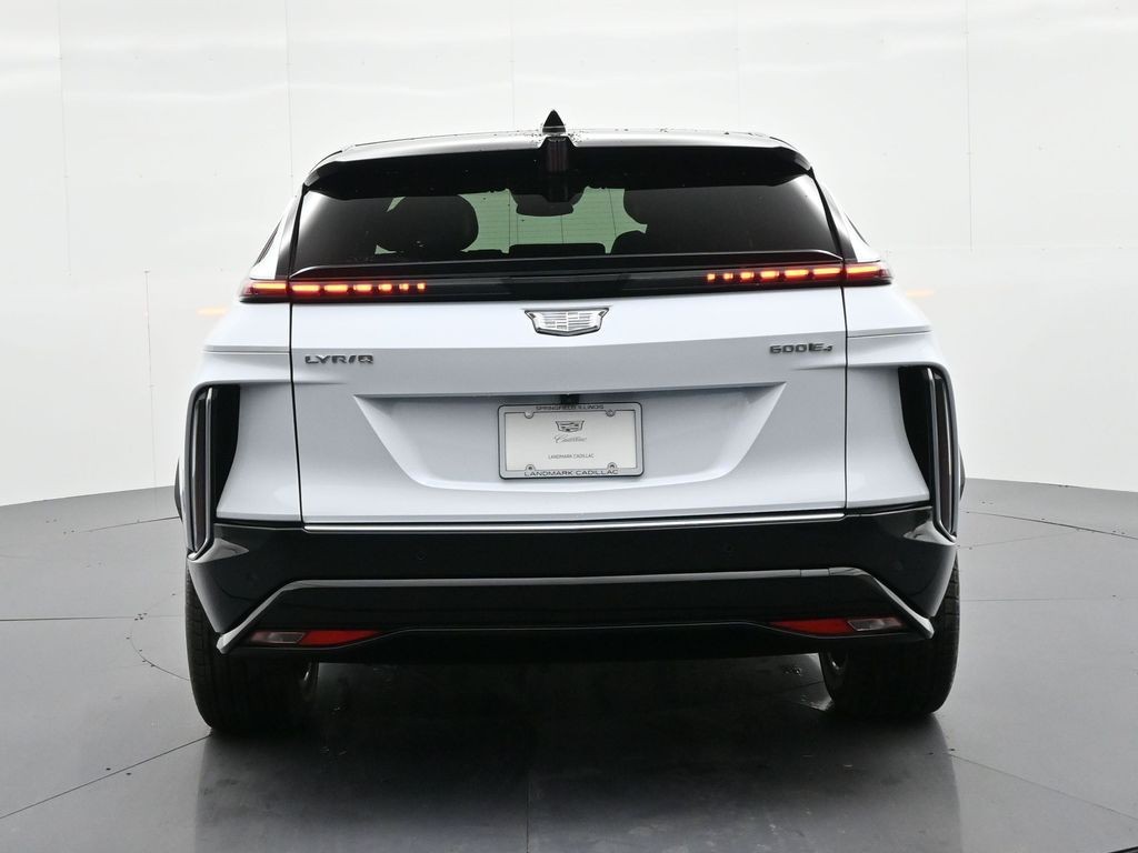 Cadillac LYRIQ Vehicle Full-screen Gallery Image 7