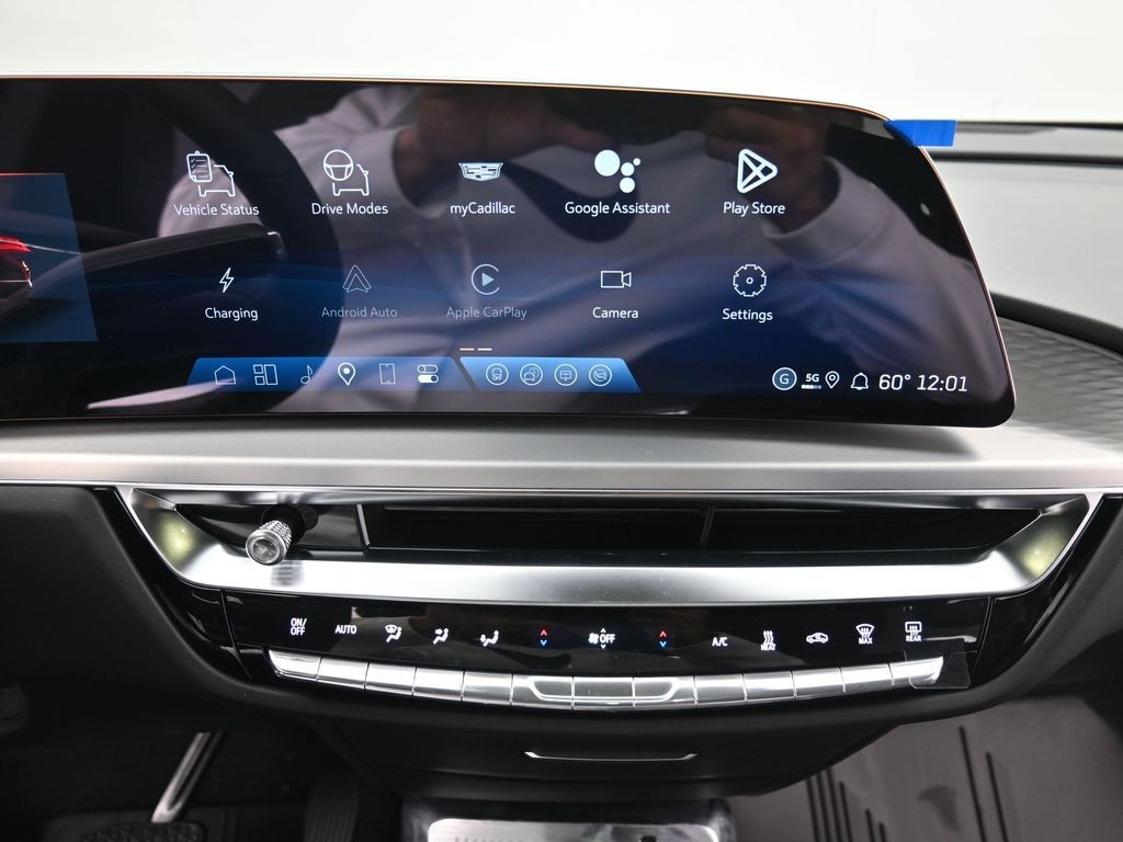 Cadillac LYRIQ Vehicle Full-screen Gallery Image 10