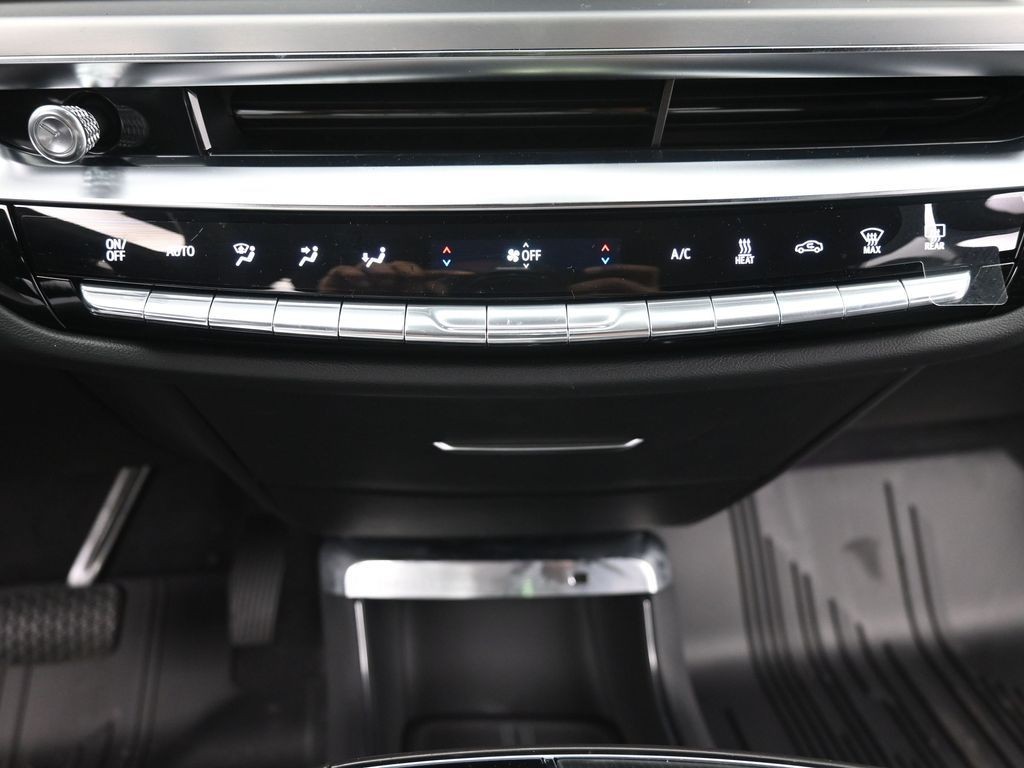Cadillac LYRIQ Vehicle Full-screen Gallery Image 11