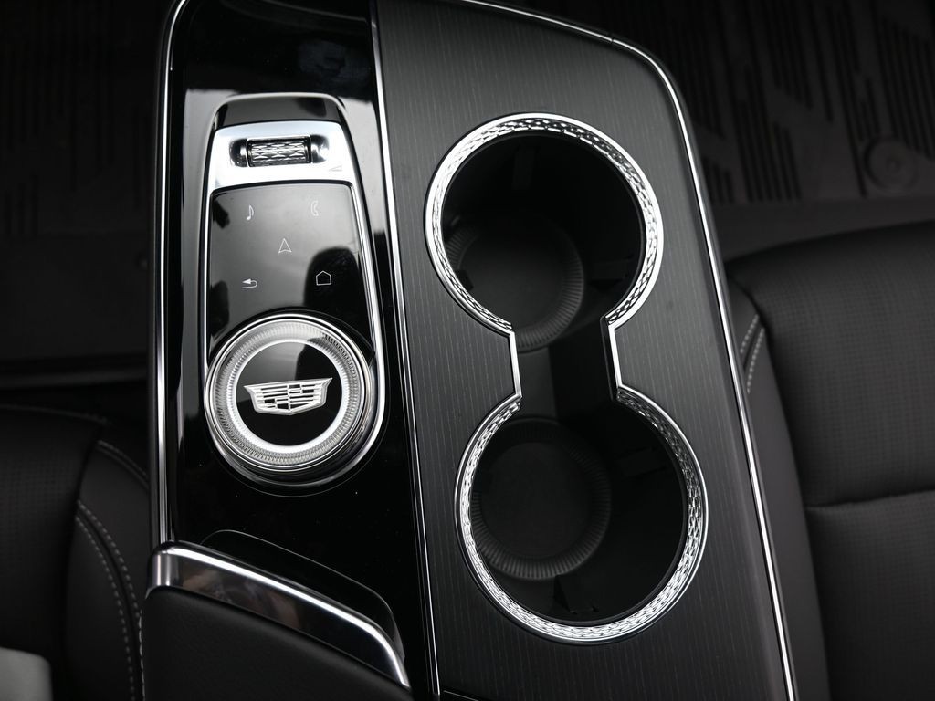 Cadillac LYRIQ Vehicle Full-screen Gallery Image 12