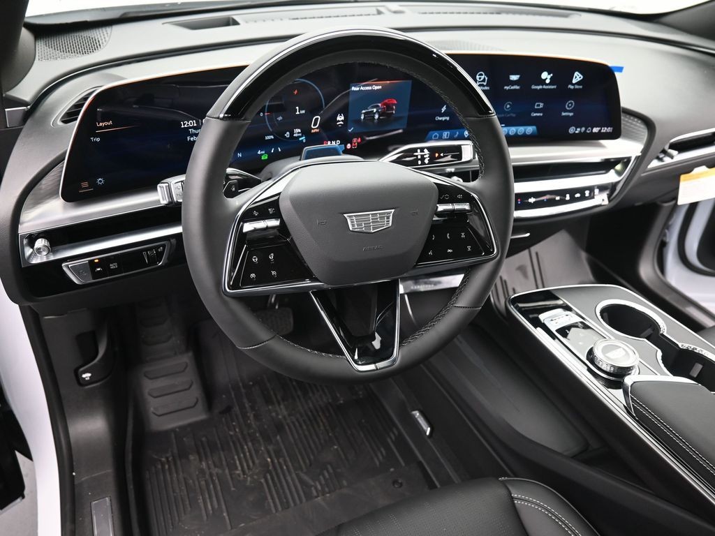 Cadillac LYRIQ Vehicle Full-screen Gallery Image 15