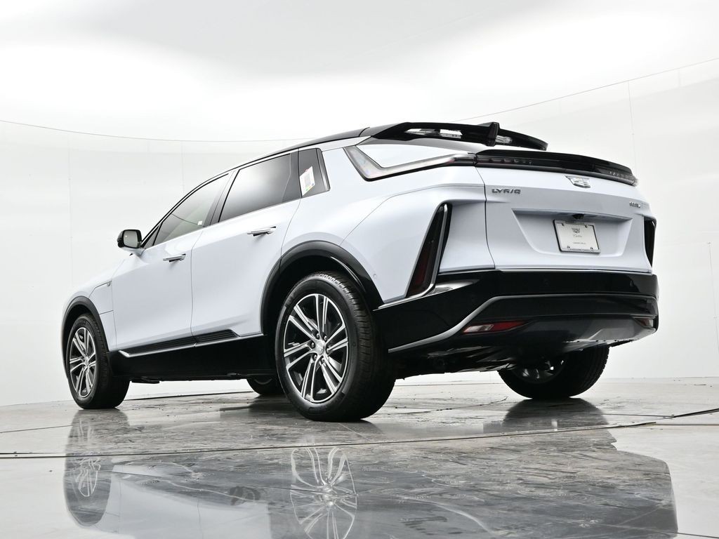 Cadillac LYRIQ Vehicle Full-screen Gallery Image 22