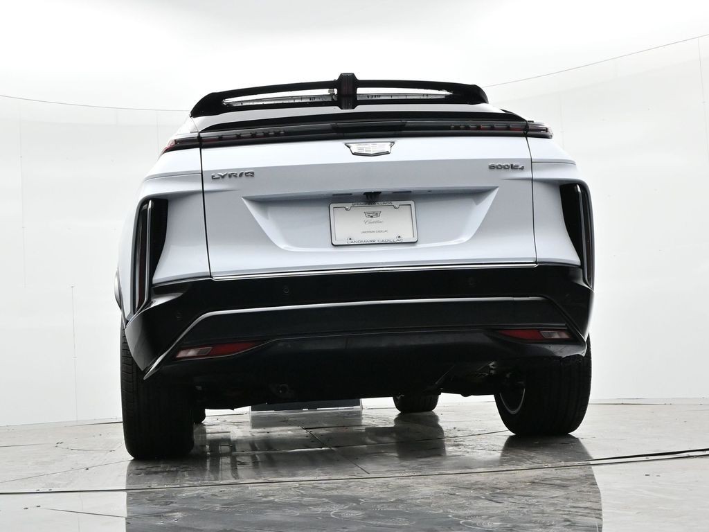 Cadillac LYRIQ Vehicle Full-screen Gallery Image 23