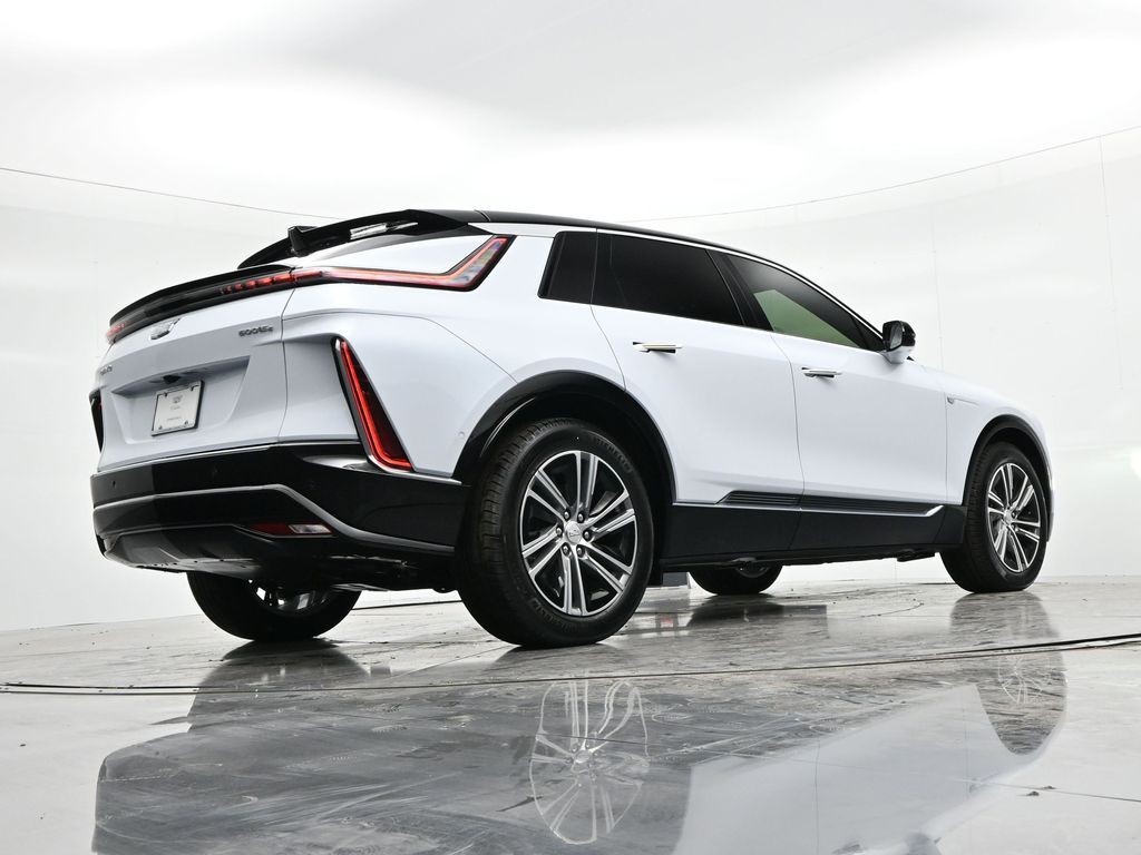 Cadillac LYRIQ Vehicle Full-screen Gallery Image 24