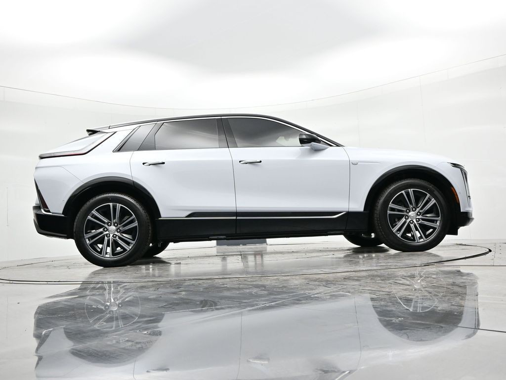 Cadillac LYRIQ Vehicle Full-screen Gallery Image 25