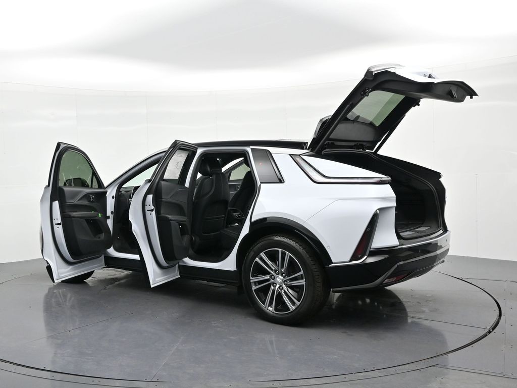 Cadillac LYRIQ Vehicle Full-screen Gallery Image 27