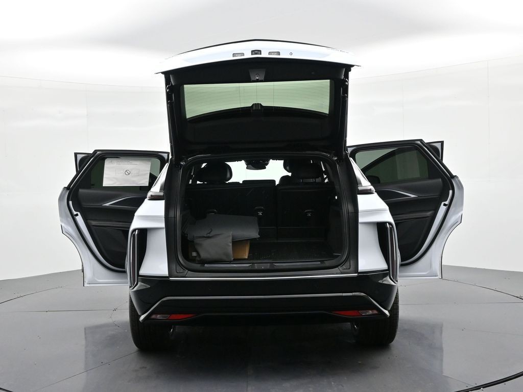 Cadillac LYRIQ Vehicle Full-screen Gallery Image 29