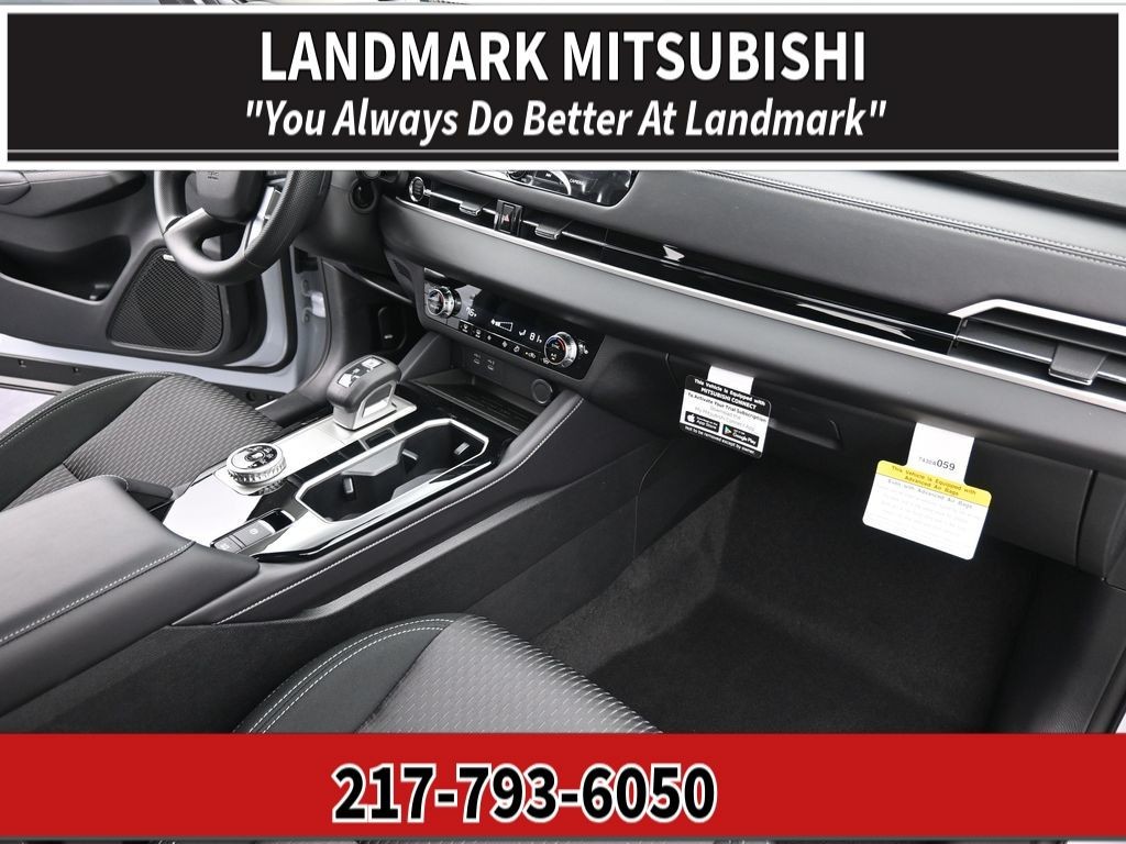 Mitsubishi Outlander Vehicle Full-screen Gallery Image 10