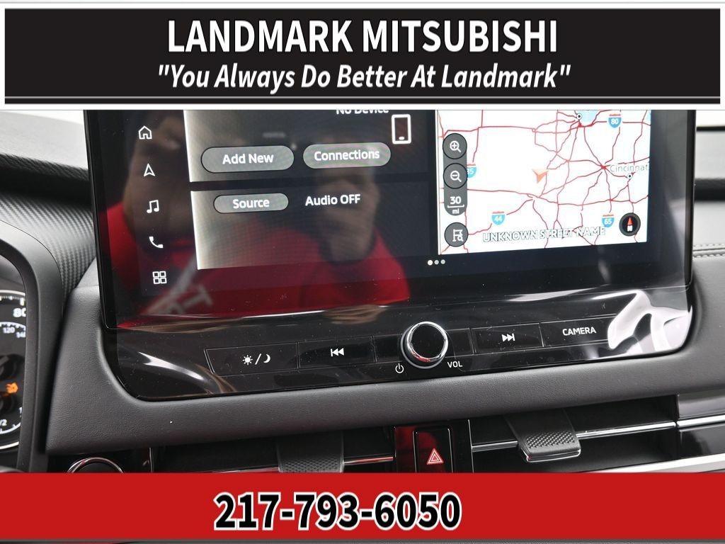 Mitsubishi Outlander Vehicle Full-screen Gallery Image 11